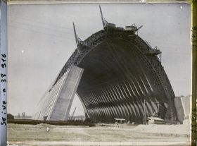 Image représentant Vue d'un des hangars à dirigeables (peut-être celui à l'ouest) en construction