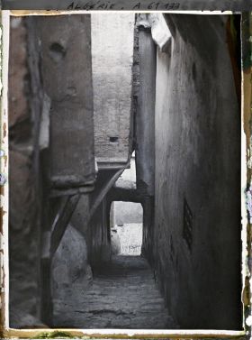 Image représentant La rue du Diable ou rue du Sphinx dans la Casbah