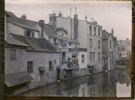 Image représentant Le vieux quartier de la ville, maisons au bord de la Blaise