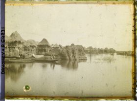 Image représentant Vue sur le village lacustre et la lagune