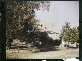 Image représentant France, Capdenac (Lot), La Place et le Donjon