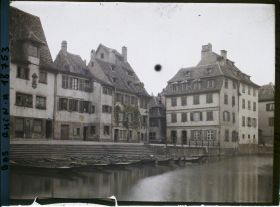 Image représentant France, Strasbourg, La petite France ; les bords de l'Ill
