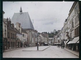 Image représentant L'actuelle Grande Rue Maurice Viollette, avec au second plan la chapelle Saint-Louis