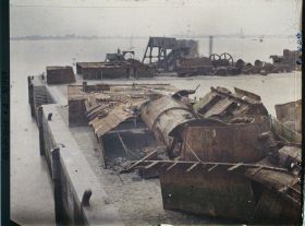 Image représentant Belgique, Zeebrugge, Démolition des bâteaux embouteilleurs