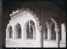 Image représentant Intérieur de la mosquée de la Perle (Moti Masjid) dans le fort Rouge (Lal Qila)