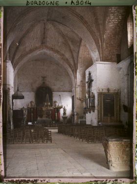 Image représentant France, St Avit Sénieur, Eglise fortifiée intérieur de la voûte, les peintures du temps, les bénitiers romans