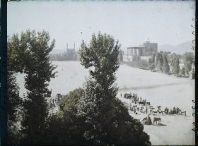 Image représentant La place Naghsh-e Jahan ou Meydan-i-Chah (place Royale), vers la mosquée du Chah au sud et le palais d'Ali Qapu à l'ouest