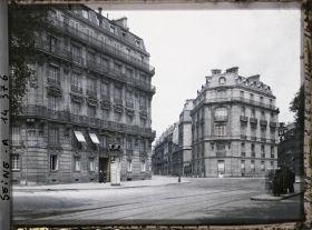 Image représentant Le boulevard de Courcelles et la place de la République-Dominicaine, les rues de Prony, de Phalsbourg et Georges-Berger au fond