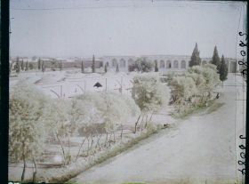 Image représentant La façade de l'autre côté du Palais des Gouverneurs