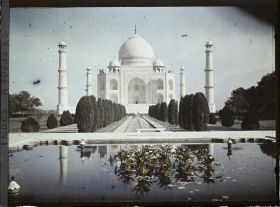 Image représentant Le bassin central, le grand canal axial et le mausolée du Taj Mahal
