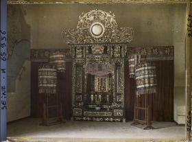 Image représentant L'Exposition Coloniale Internationale de 1931, un autel dédié aux ancêtres dans le pavillon de la Cochinchine