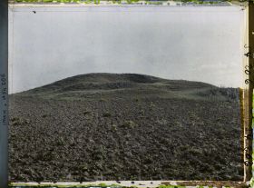 Image représentant Le grand tell (colline artificielle de ruines) de la capitale de Sargon II (722-705 av. J.-C.)