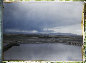 Image représentant Entre les deux ponts sur le Tigre, entre Mossoul et Ninive