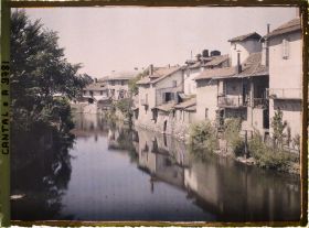 Image représentant Des maisons au bord de la Jordanne, vue prise du pont Bourbon