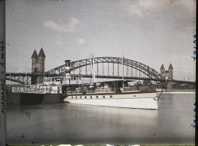 Image représentant Le Pont et l'embarcadère des Bâteaux du Rhin