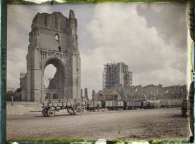 Image représentant Belgique, Ypres, Clocher de la Cathédrale St Martin et, au fond, les Halles