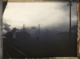 Image représentant Prusse, Düren, Gare de Düren, locomotives, (Ciel, le soir)