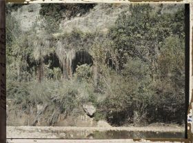 Image représentant Vestiges d'un aqueduc romain sur une berge des gorges de Nahr-el-kelb
