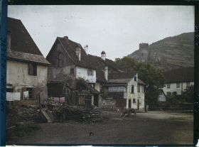 Image représentant France, Kaysersberg, Maisons près de la Veiss et le Château