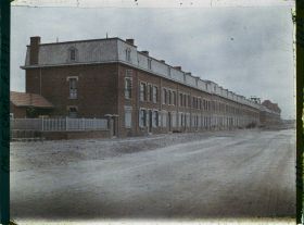 Image représentant France, Lens, Route de Lille ; les nouveaux Corons