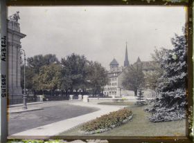 Image représentant Le parc de l'Observatoire, le Musée d'art et d'histoire et la cathédrale Saint-Pierre