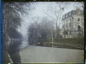 Image représentant Inondations des quais devant le Cercle Autour du Monde, propriété d'Albert Kahn