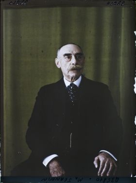 Image représentant https://musee-albert-kahn.s-museum.fr/home/NWQ2OTAwYzNmYjZlZTk1ZWQwODJmMjY4L2dlbmVyaWMtbm90aWNlLXRhYi9hdXRob3JpdHkvNjE3YTc5ZjVjZjhiODk2OGIzMzM3ZDIx/5d6900c3fb6ee95ed082f268/generic-notice-tab/authority/617a79ebcf8b8968b3336fbf Monsieur Jeannin