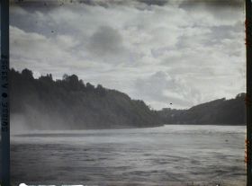 Image représentant Le Rhin en aval des chutes du Rhin vus du Rheinfallquai