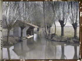 Image représentant Lavoir sur la rivière les Auges