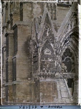 Image représentant Détail de la cathédrale, angle gauche