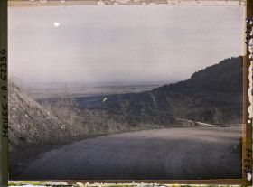 Image représentant Meuse, Les Eparges, La pointe Est de la Crête vue de la route et la plaine de Woëvre