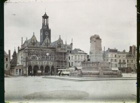 Image représentant France, St Quetin, Hôtel de Ville et socle du monument du Siège