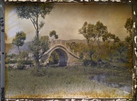 Image représentant Au pied de Yuquanshan (" montagne de la Source de Jade ")