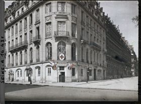 Image représentant Dépôt alimentaire de l'accueil franco-américain à l'angle de la rue Pierre-Charron et de l'avenue des Champs-Elysées