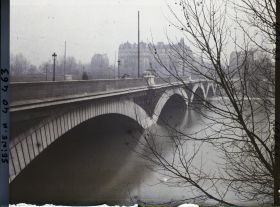 Image représentant La crue de la Seine au pont d'Austerlitz