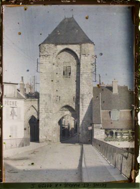 Image représentant France, Moret, Vue sur le Loing, la porte Est de la Ville