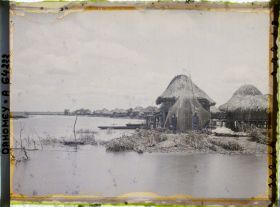 Image représentant Vue sur le village lacustre et la lagune