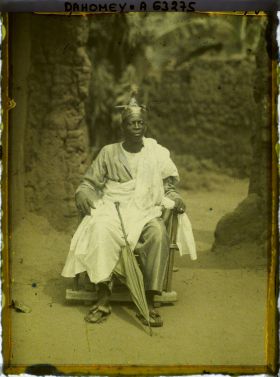 Image représentant Le chef féticheur du Serpent, prêtre au culte de Dangbé