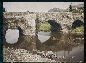 Image représentant Le pont Vieux enjambant le Dolaizon
