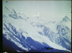 Image représentant France Les Alpes, Vallée de Chamonix. Lever de Soleil s/ le Mt Blanc, le Dome et l'aiguille du Goûter (8hres)