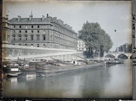 Image représentant Le quai des Orfèvres et le Palais de Justice vus du port des Grands-Augustins