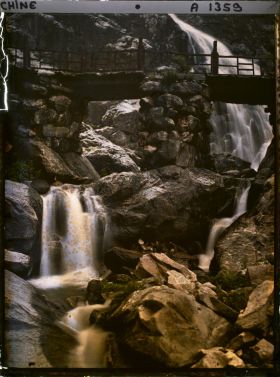 Image représentant Yunbuqiao (" pont du Pas dans les Nuées ")