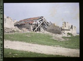 Image représentant France, Léomont, La vue de la ferme d'arrivée