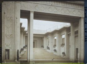 Image représentant L'Exposition des arts décoratifs, Escalier monumental du Grand Palais