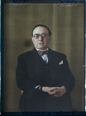 Image représentant https://musee-albert-kahn.s-museum.fr/home/NWQ2OTAwYzNmYjZlZTk1ZWQwODJmMjY4L2dlbmVyaWMtbm90aWNlLXRhYi9hdXRob3JpdHkvNjE3YTc5ZjVjZjhiODk2OGIzMzM3ZDIx/5d6900c3fb6ee95ed082f268/generic-notice-tab/authority/617a79ebcf8b8968b3337662 Monsieur Ribardière