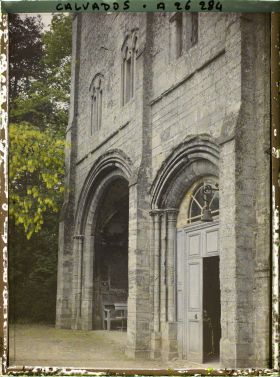 Image représentant Les restes du prieuré vus des jardins