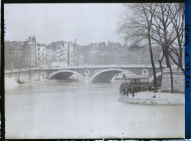 Image représentant Le pont Louis-Philippe et le quai de l'Hôtel-de-Ville, depuis le quai aux Fleurs