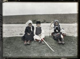 Image représentant Trois petits bergers au bord de la route d'Avala