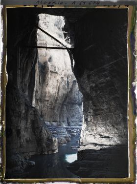 Image représentant Algérie, Constantine, Au fond des gorges, Dans les gorges