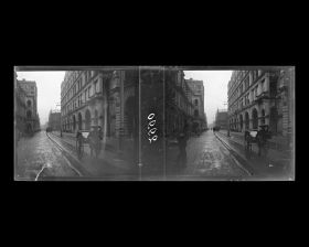 Image représentant Victoria, Central District. Des Voeux Road, en direction de l'est.